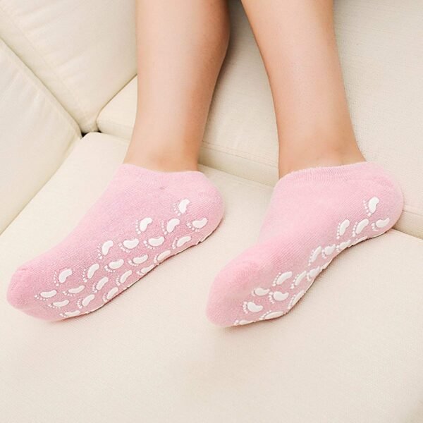 Get Soft and Smooth Feet: The Magic of Moisturizing Socks - Image 8